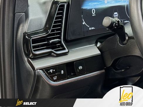 Used 2025 Kia Sportage SX image 10