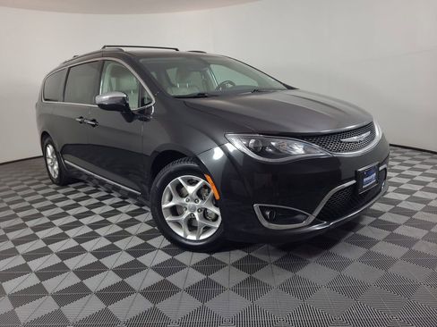 Used 2019 Chrysler Pacifica Limited image 1