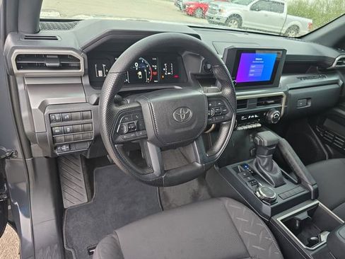Used 2025 Toyota Tacoma SR5 AWD/4WD image 16