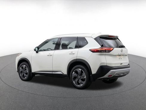 Used 2025 Nissan Rogue SV AWD/4WD image 11
