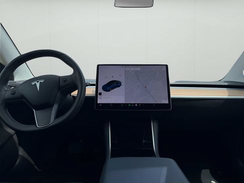 Used 2020 Tesla Model 3 Standard Range RWD image 10