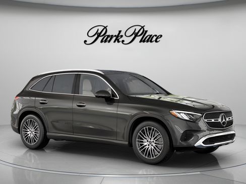 Used 2026 Mercedes-Benz GLC 300 4MATIC image 31