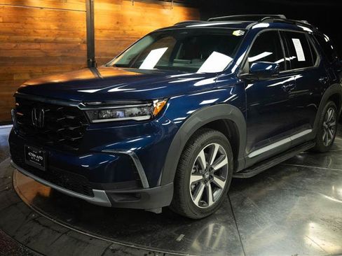 Used 2024 Honda Pilot Touring image 2