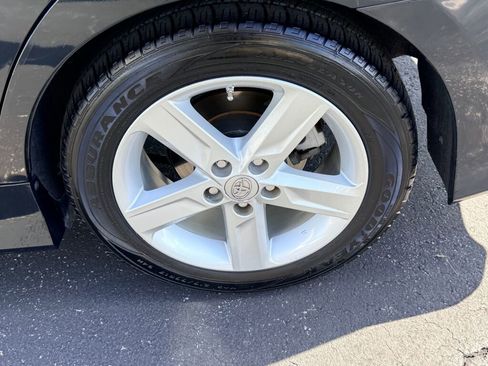 Used 2012 Toyota Camry L image 9