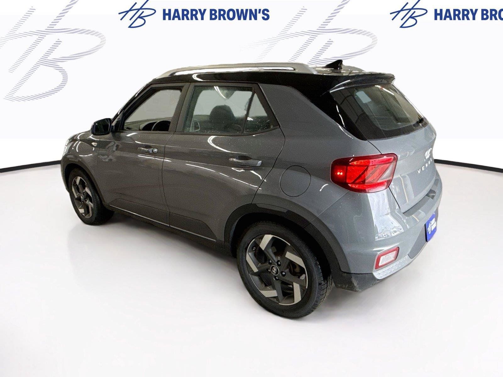 Used 2022 Hyundai Venue Limited w/ Cargo Package FWD image 2