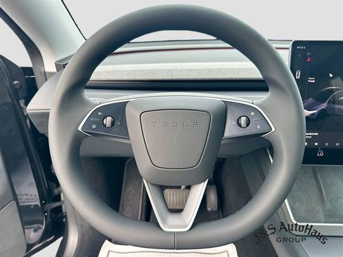 Used 2026 Tesla Model Y Long Range image 12