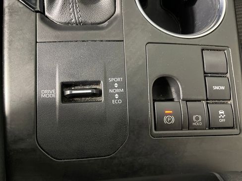 Certified 2023 Toyota Highlander LE image 31