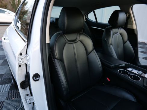 Used 2023 Genesis G70 2.0T image 39