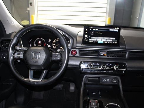 Used 2025 Honda Pilot Touring image 25