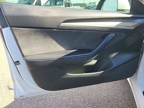 Used 2021 Tesla Model 3 Standard Range Plus image 13