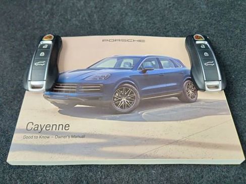 Used 2025 Porsche Cayenne Coupe AWD/4WD image 58