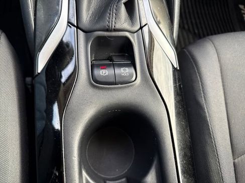 Used 2021 Toyota Corolla LE image 29