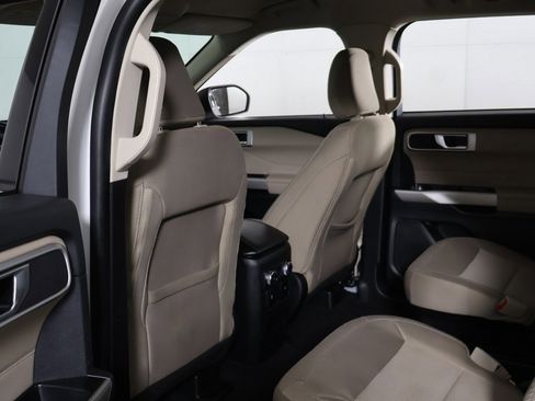 Used 2022 Ford Explorer XLT image 27