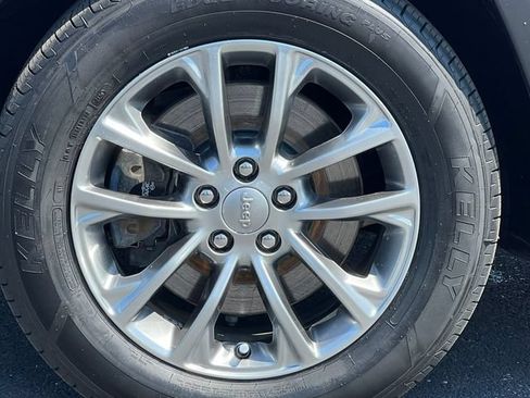 Used 2021 Jeep Cherokee Latitude Plus FWD image 7
