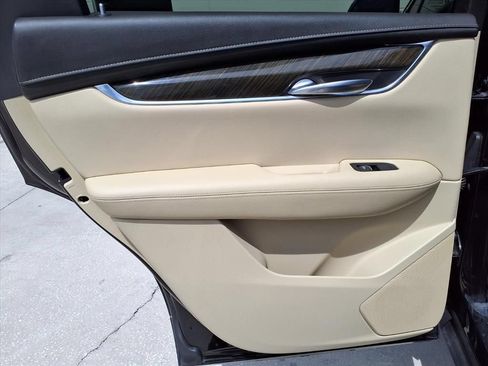 Used 2018 Cadillac XT5 FWD image 13