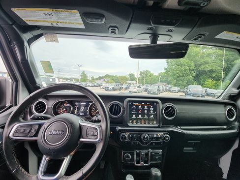 Used 2022 Jeep Wrangler Unlimited Sahara w/ Cold Weather Group AWD/4WD image 17