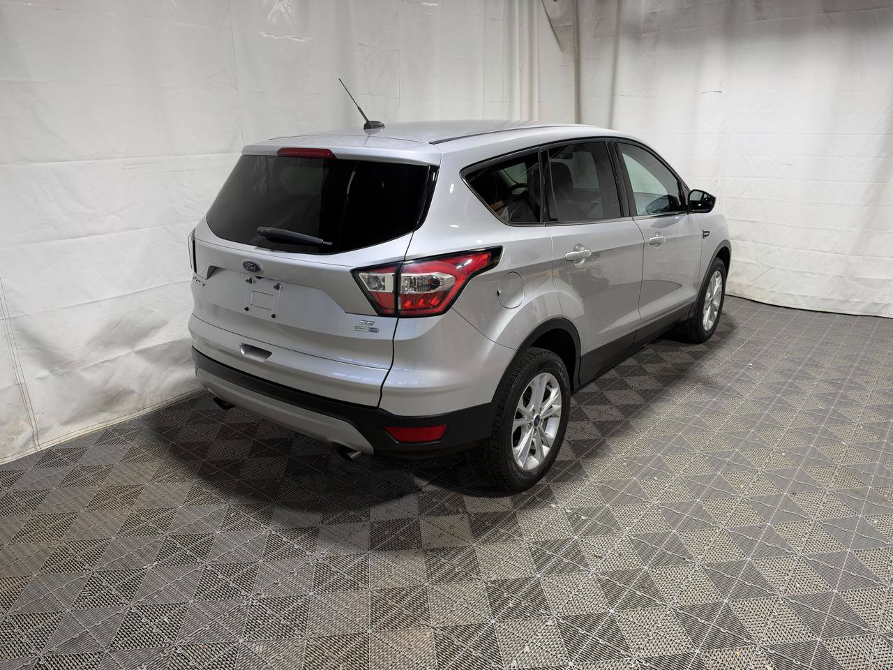 Used 2017 Ford Escape SE AWD/4WD image 5