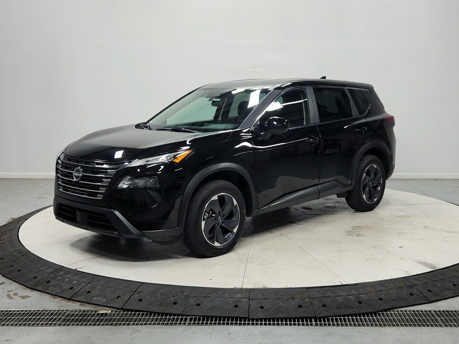 Used 2025 Nissan Rogue SV FWD image 4