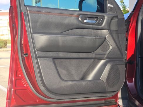 Certified 2025 Nissan Armada SL w/ Captain's Chari Seat Package image 11