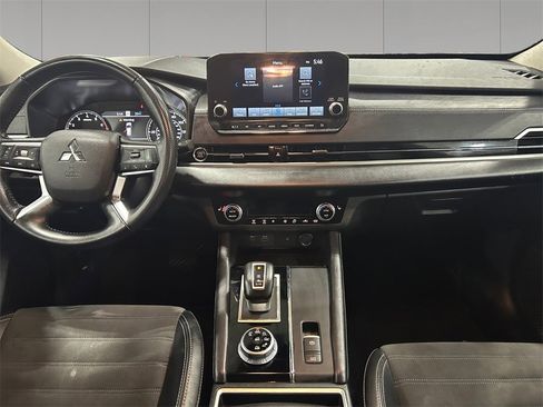 Used 2024 Mitsubishi Outlander SE Black Edition image 12