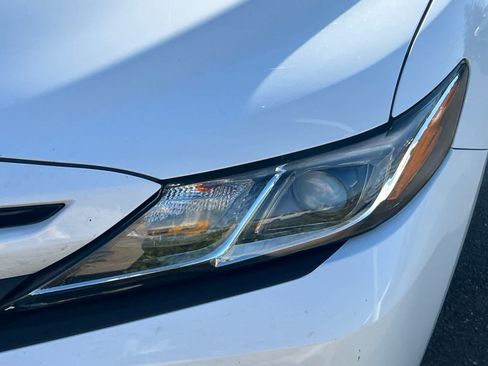 Used 2019 Toyota Camry SE FWD image 11