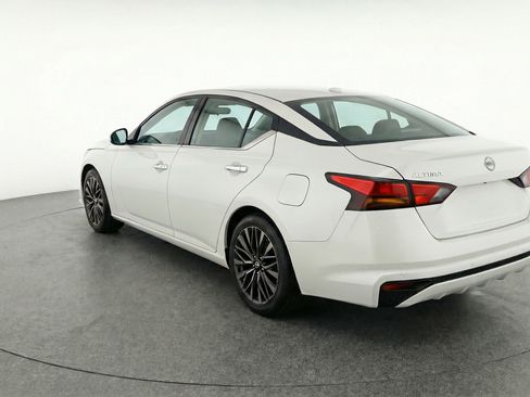 Used 2025 Nissan Altima 2.5 SV image 6