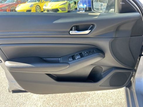 Used 2024 Nissan Altima 2.5 SV image 23