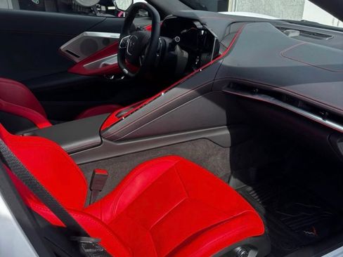 Used 2025 Chevrolet Corvette Z06 RWD image 5