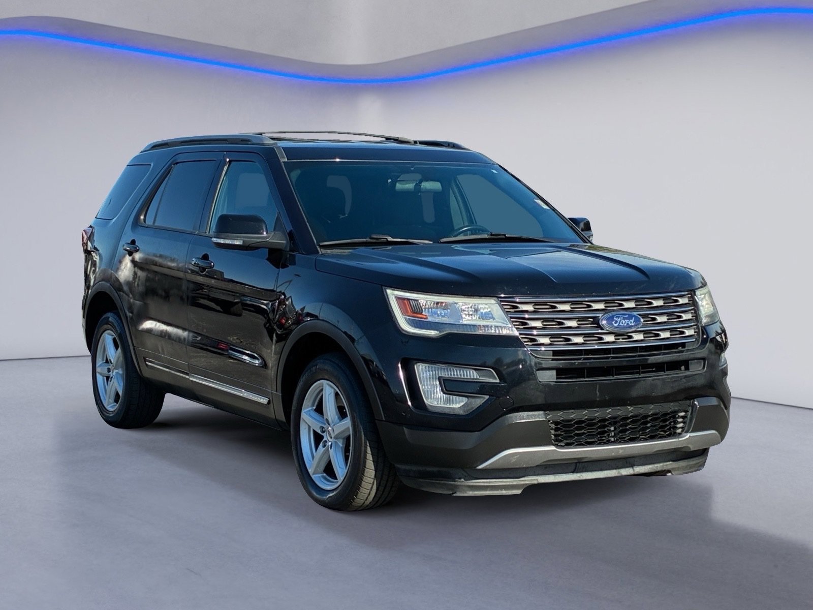 Used 2017 Ford Explorer XLT AWD/4WD image 5