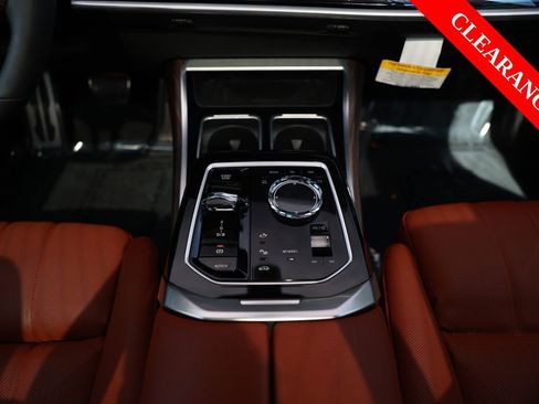 Used 2025 BMW i7 M70 w/ Executive Package image 28