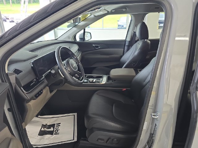 Used 2025 Kia Carnival EX FWD image 13