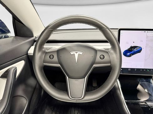Used 2020 Tesla Model 3 Standard Range RWD image 8