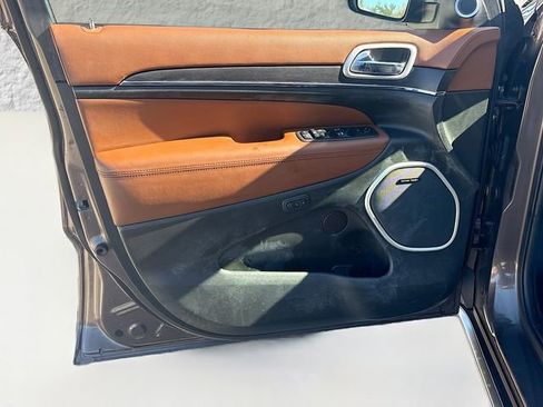 Used 2021 Jeep Grand Cherokee Summit w/ Platinum Series Group image 21