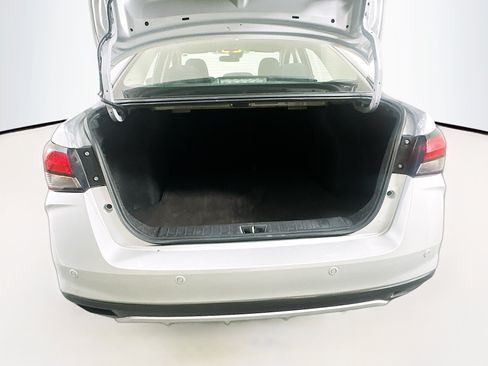 Used 2024 Nissan Versa SR FWD image 26