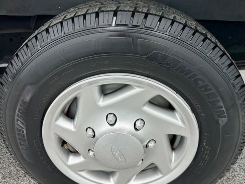 Used 2011 Ford E-150 and Econoline 150 RWD image 19