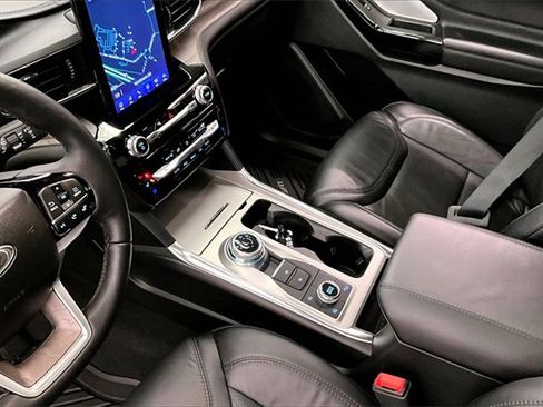 Used 2024 Ford Explorer Platinum w/ Technology Package image 13