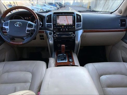 Used 2015 Toyota Land Cruiser image 16
