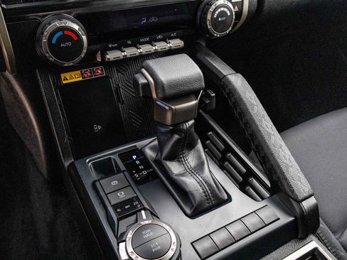 Certified 2025 Toyota Tacoma SR5 image 31