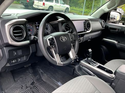 Used 2021 Toyota Tacoma SR5 w/ Technology Package image 17