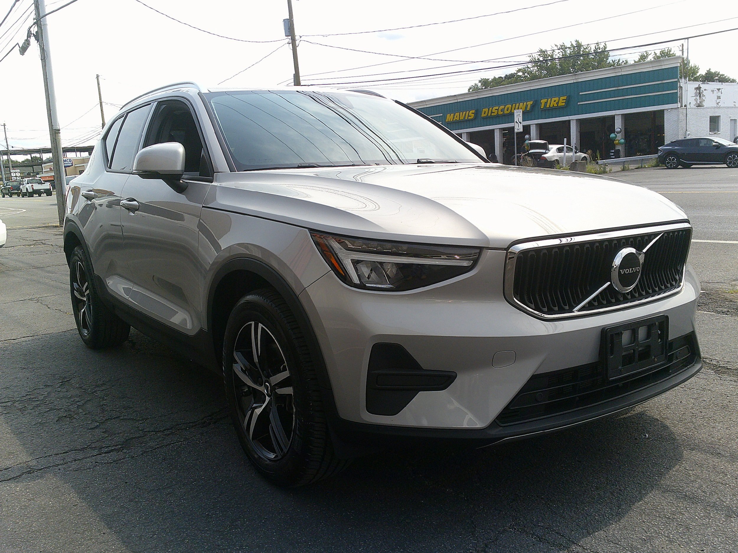 Used 2023 Volvo XC40 B5 Core w/ Convenience Package AWD/4WD image 7