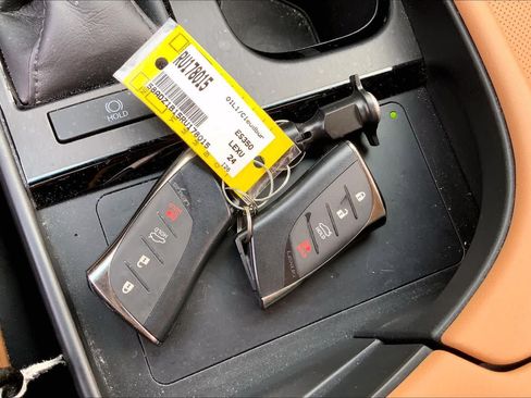 Used 2024 Lexus ES 350 w/ Premium Package FWD image 15