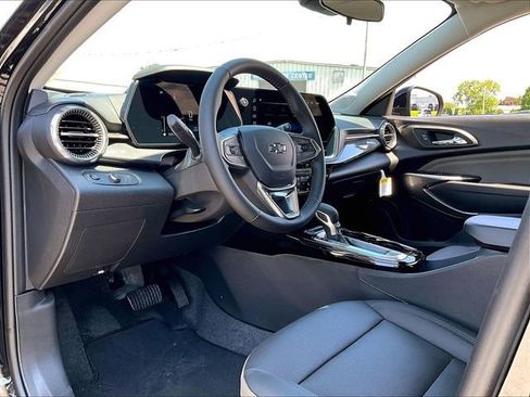 New 2026 Chevrolet Trax ACTIV w/ Sunroof Package FWD image 8