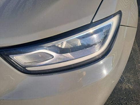 Used 2022 Chrysler Pacifica Touring-L w/ Uconnect Theater Family Group FWD image 11