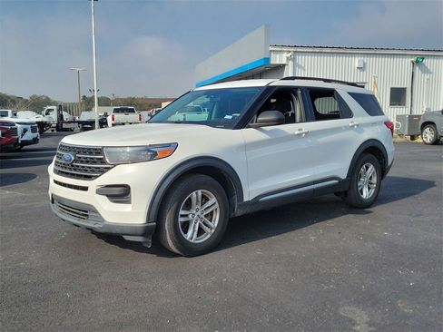 Used 2023 Ford Explorer XLT image 12