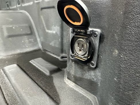 Certified 2025 Chevrolet Silverado 1500 LT image 36