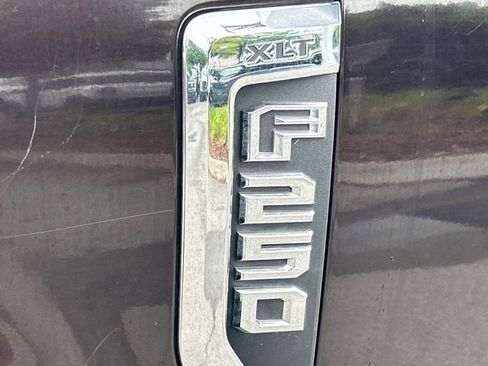 Used 2018 Ford F250 XLT w/ XLT Premium Package AWD/4WD image 10