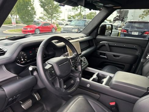 Used 2025 Land Rover Defender 130 V8 AWD/4WD image 9