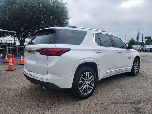 Used 2023 Chevrolet Traverse High Country FWD image 3