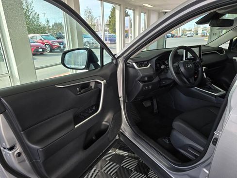 Used 2025 Toyota RAV4 LE image 61