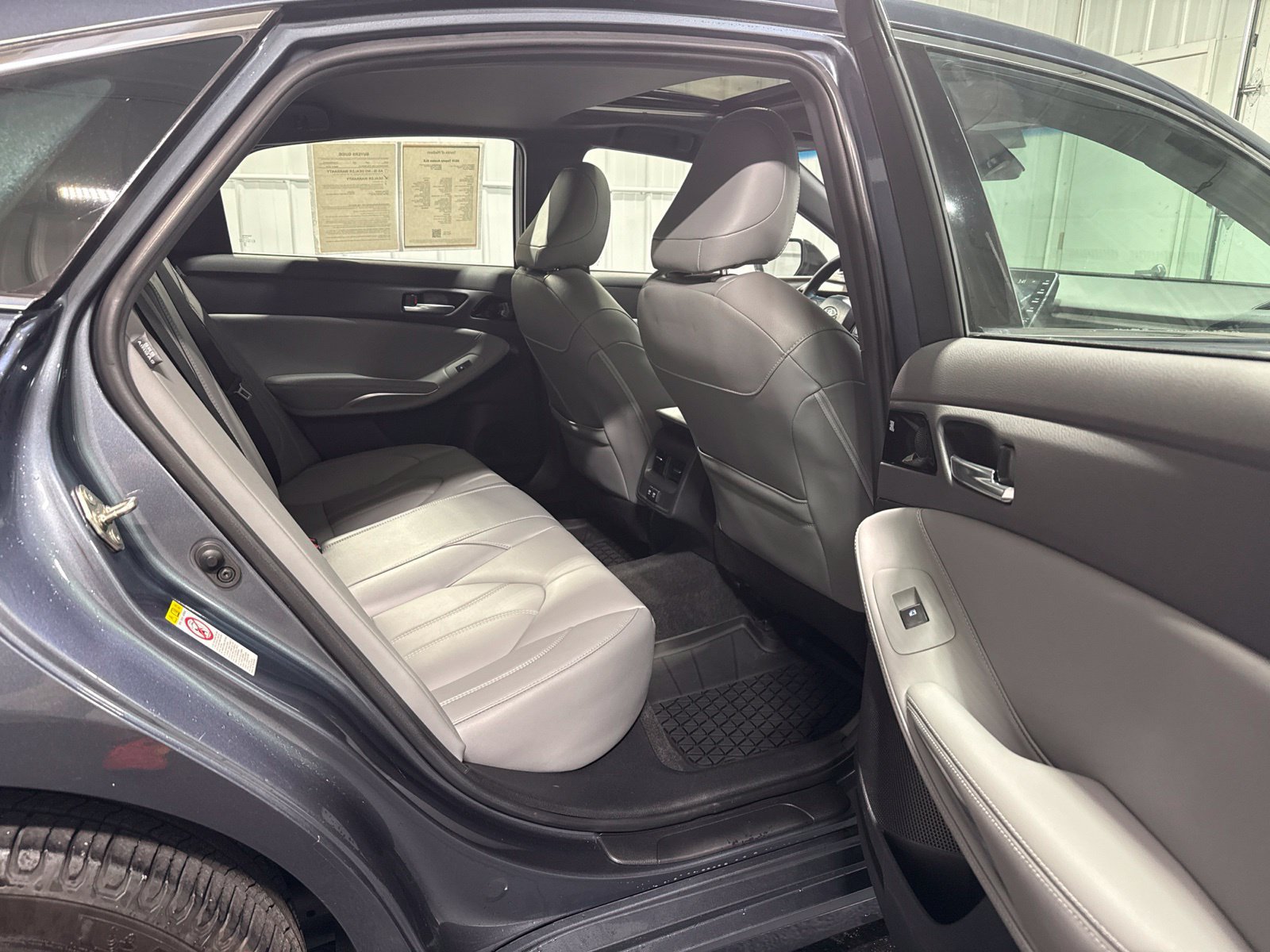 Used 2019 Toyota Avalon XLE w/ Moonroof Package FWD image 16